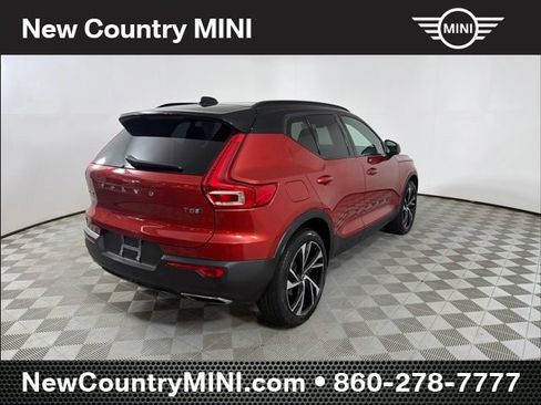 Used 2020 Volvo XC40 T5 R-Design AWD/4WD image 7