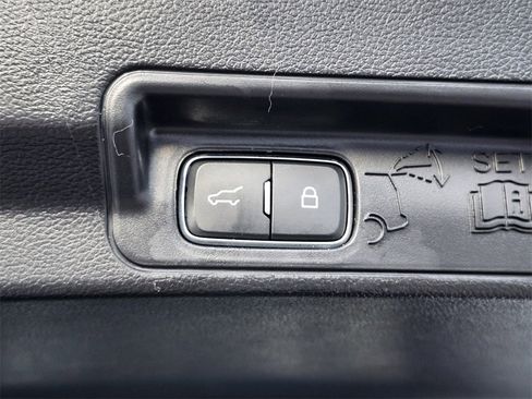 Certified 2022 Ford Explorer XLT w/ Equipment Group 202A image 34