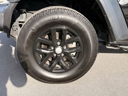 Used 2023 Jeep Wrangler Sport S image 9