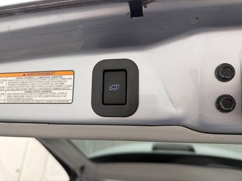 Used 2017 Toyota Sienna XLE image 31