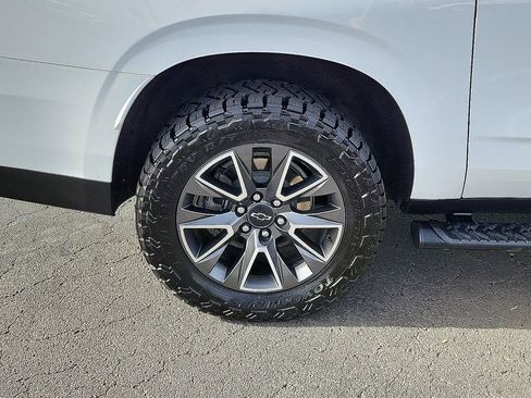 Used 2024 Chevrolet Suburban Z71 w/ Luxury Package image 7