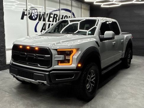 Used 2017 Ford F150 Raptor w/ Equipment Group 802A Luxury AWD/4WD image 3