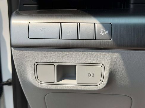 Certified 2025 Hyundai Kona SEL AWD/4WD image 21
