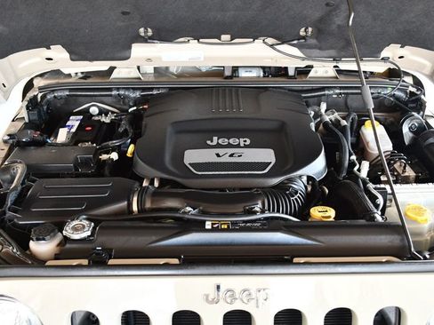 Used 2018 Jeep Wrangler Unlimited Rubicon w/ Connectivity Group AWD/4WD image 64