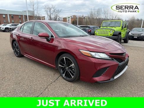Used 2018 Toyota Camry XSE image 2