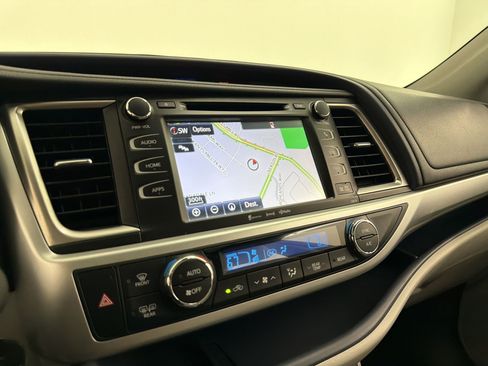 Used 2017 Toyota Highlander XLE FWD image 21