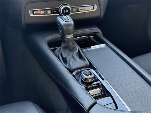 Used 2020 Volvo XC90 T5 Momentum w/ Protection Package Premier image 19