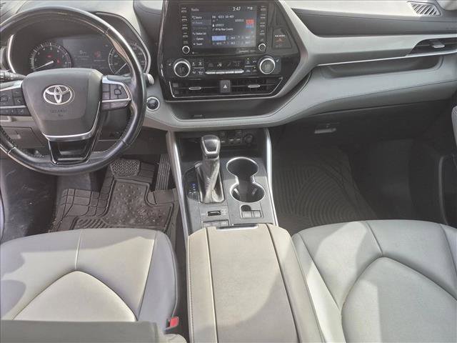 Used 2021 Toyota Highlander XLE AWD/4WD image 15