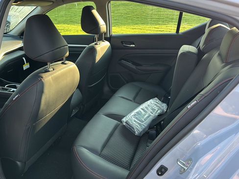 New 2025 Nissan Altima 2.5 SR image 9