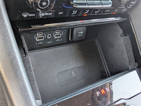 Used 2022 Jeep Grand Cherokee Laredo w/ Luxury Tech Group I image 30