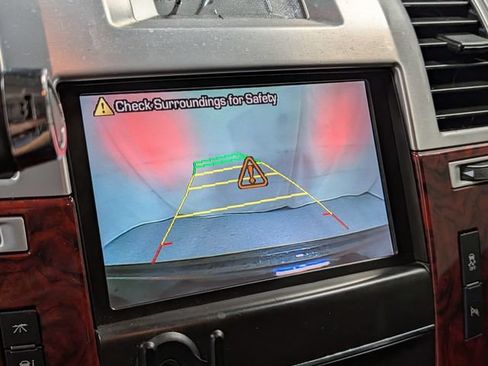 Used 2013 Cadillac Escalade Luxury AWD/4WD image 24