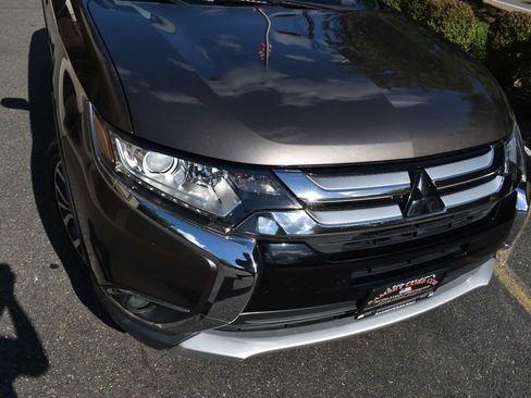 Used 2017 Mitsubishi Outlander SE AWD/4WD image 61