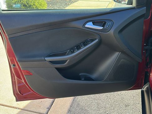 Used 2015 Ford Focus SE w/ Equipment Group 201A image 14