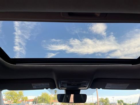 Used 2017 Toyota Highlander XLE image 28