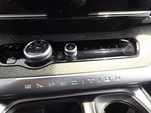 Used 2025 Ford Expedition Tremor AWD/4WD image 9