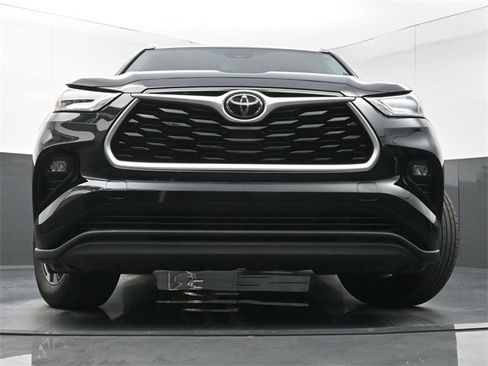 Used 2020 Toyota Highlander XLE image 34