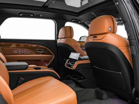 Used 2023 Bentley Bentayga Extended Wheelbase AWD/4WD image 83