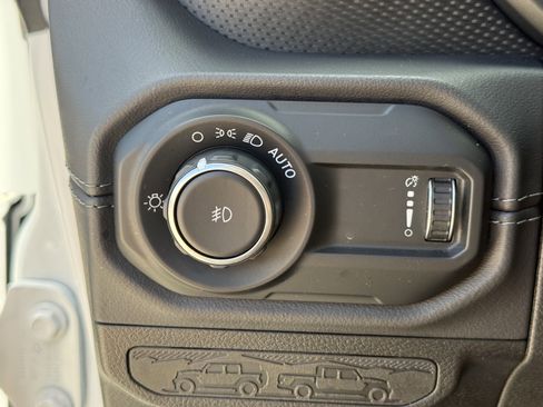 Used 2025 Jeep Wrangler Rubicon image 25