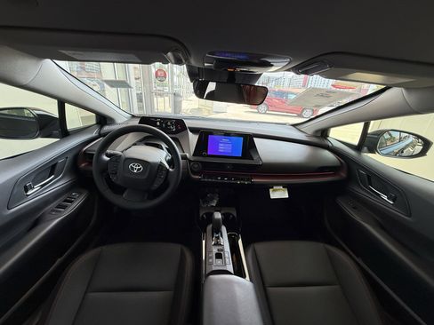 Certified 2025 Toyota Prius Plug-In Hybrid image 6