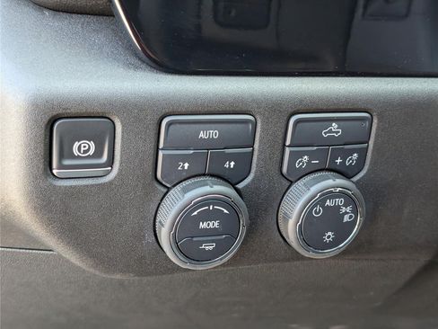 Used 2025 Chevrolet Silverado 1500 LT AWD/4WD image 21