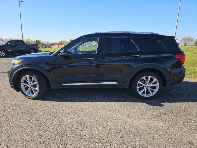 Used 2023 Ford Explorer Platinum w/ Technology Package AWD/4WD image 2