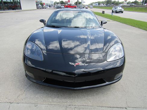 Used 2011 Chevrolet Corvette Coupe w/ Preferred Equipment Group RWD image 2