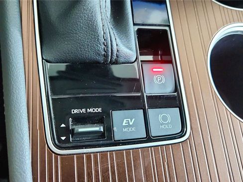 Used 2024 Toyota Sienna LE image 42