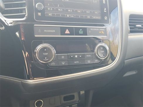 Used 2019 Mitsubishi Outlander SE image 23