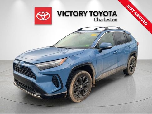 Used 2022 Toyota RAV4 SE w/ Convenience Package image 1