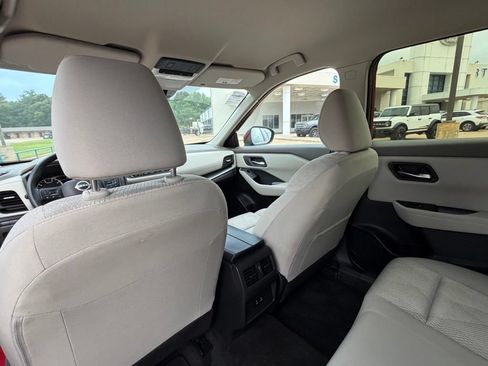 Used 2025 Nissan Rogue SV FWD image 19