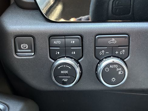 Used 2024 GMC Sierra 1500 SLE w/ Preferred Package image 37