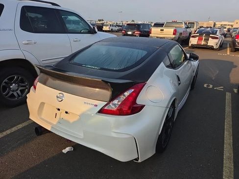 Used 2017 Nissan 370Z NISMO RWD image 4
