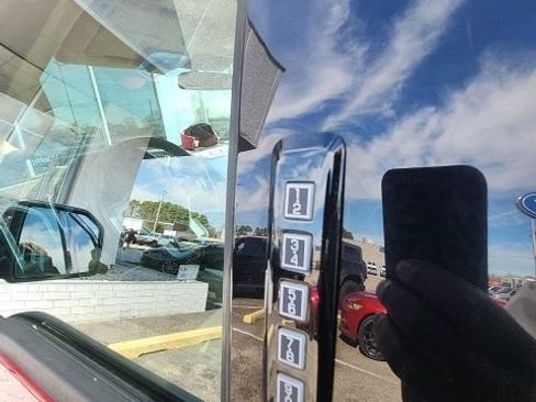 Used 2020 Ford F150 Lariat image 33