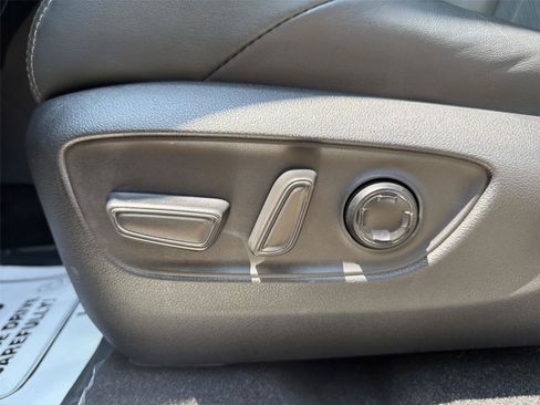 Used 2022 Toyota Venza Limited AWD/4WD image 12