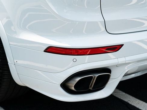 Used 2015 Porsche Cayenne Turbo AWD/4WD image 19