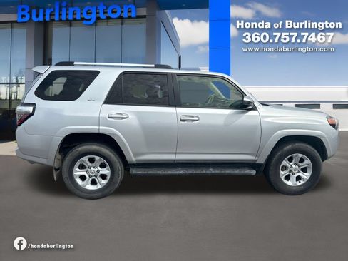 Used 2019 Toyota 4Runner SR5 AWD/4WD image 7