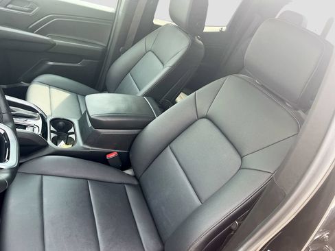 Used 2025 Chevrolet Colorado Trail Boss AWD/4WD image 19