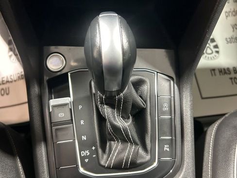 Used 2021 Volkswagen Tiguan SEL Premium R-Line image 33