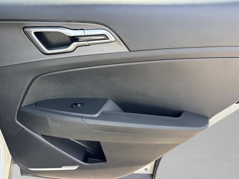 Used 2024 Kia Sportage LX image 19