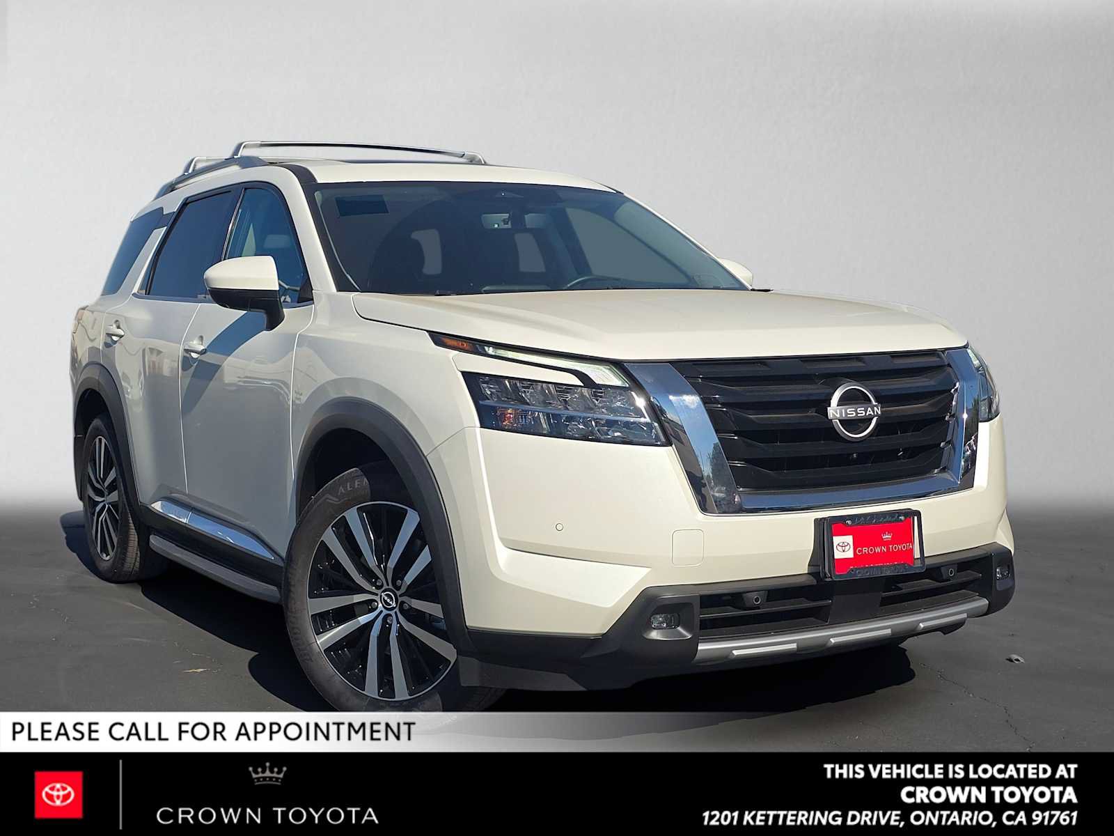 Used 2023 Nissan Pathfinder Platinum w/ Lighting Package (N93) FWD image 1