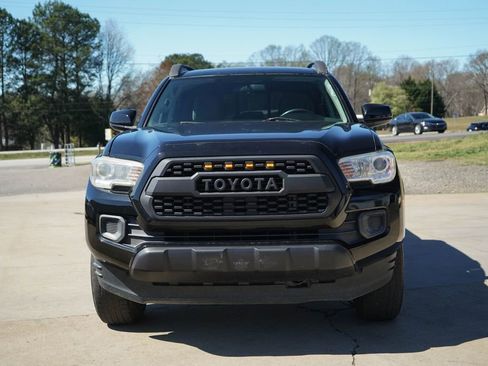Used 2017 Toyota Tacoma SR image 10