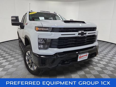 Used 2024 Chevrolet Silverado 2500 Custom w/ Custom Value Package AWD/4WD image 2