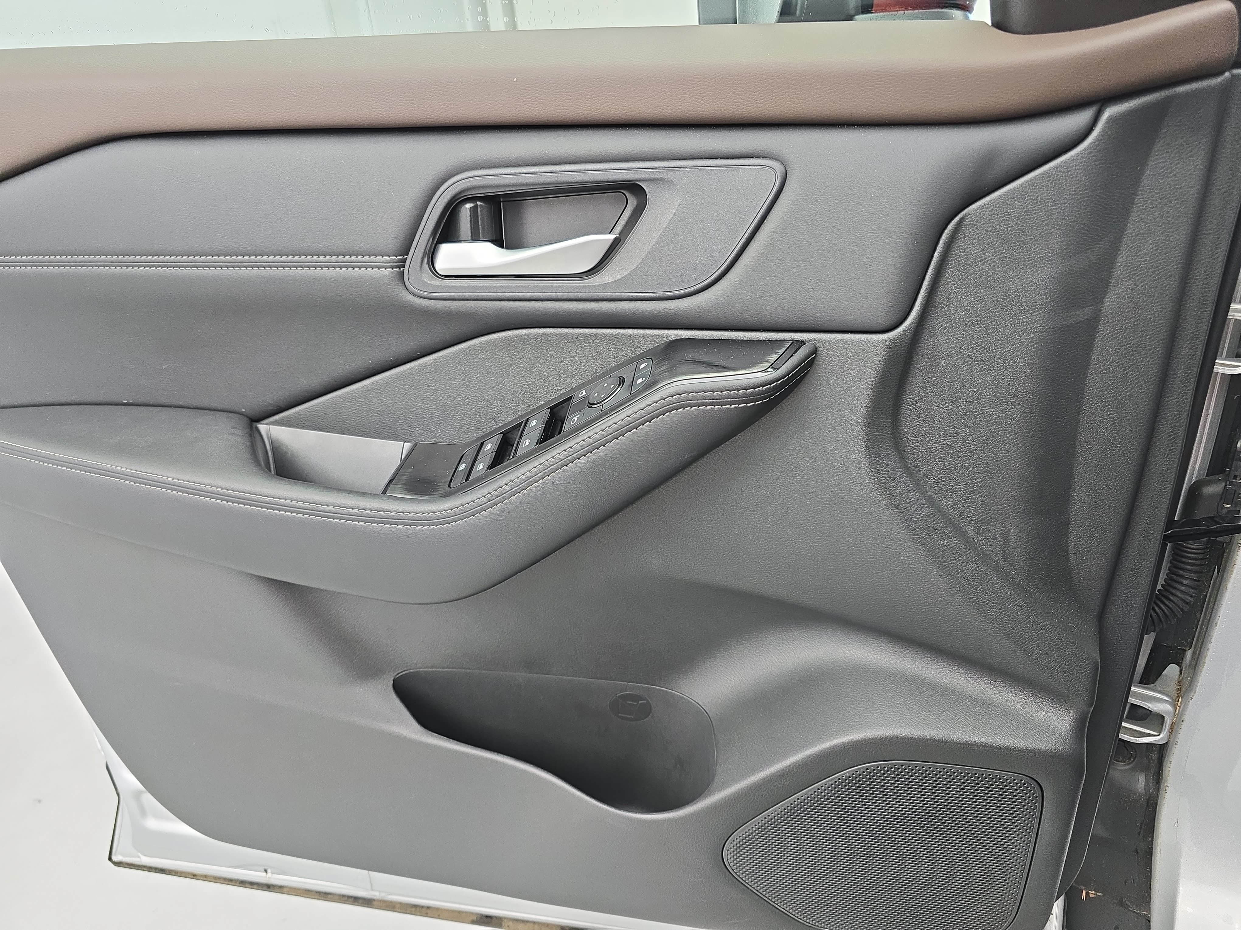 Certified 2023 Nissan Rogue SV w/ SV Premium B Package FWD image 26
