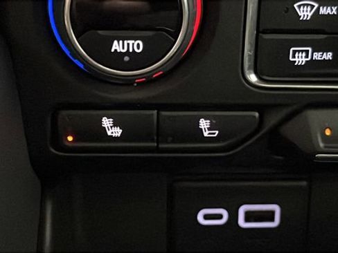 Used 2023 Chevrolet Suburban Z71 w/ Luxury Package image 39