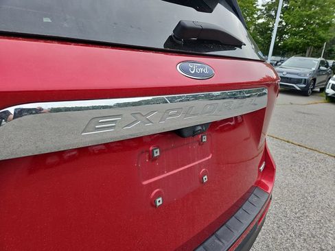 Used 2020 Ford Explorer XLT w/ Comfort Package AWD/4WD image 4