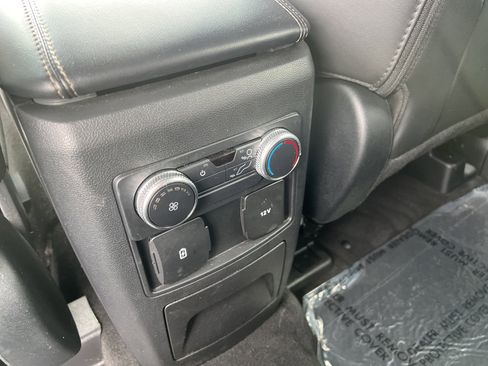 Used 2022 Ford Explorer XLT w/ Equipment Group 202A image 19