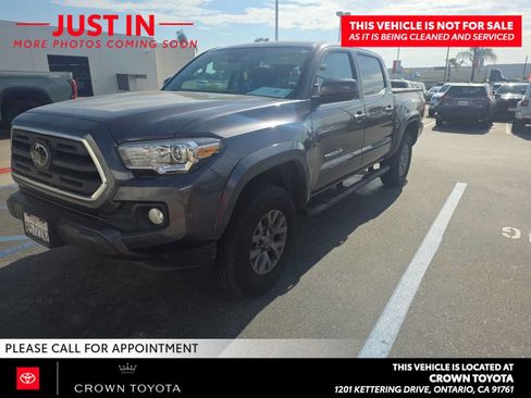 Used 2018 Toyota Tacoma SR5 RWD image 1