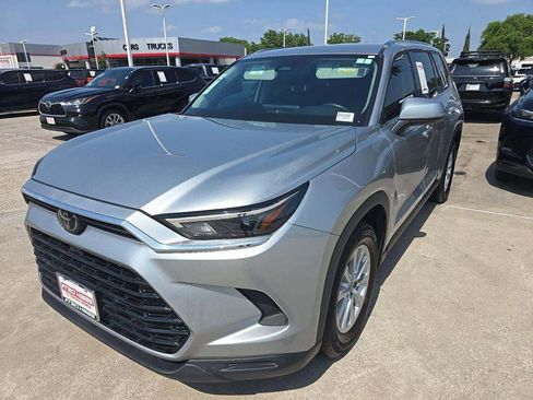 Used 2025 Toyota Grand Highlander FWD image 2