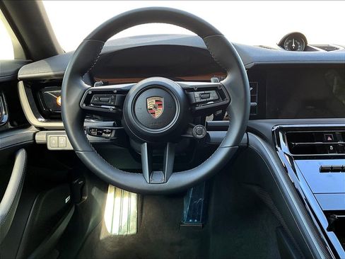 Used 2025 Porsche Panamera 4 image 18