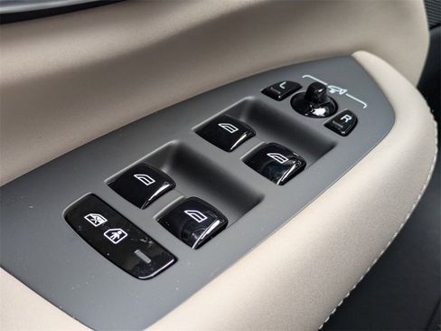 New 2026 Volvo XC90 B6 Plus image 32